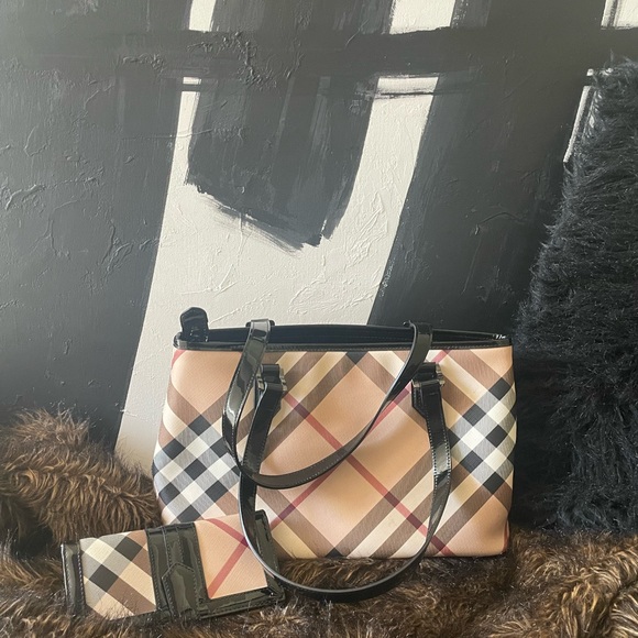 AUTHENTIC Burberry tote + wallet combo - Picture 2 of 10
